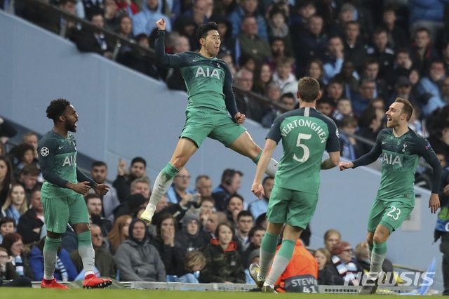Tottenham Hotspur forward Son Heung-Min celebrates his side&#039;s first goal during the Champions League quarterfinal, second leg, soccer match between Manchester City and Tottenham Hotspur at the Etihad Stadium in Manchester, England, Wednesday, April 17, 2019. (AP Photo/Jon Super)
