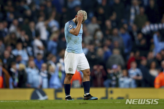 Manchester City&#039;s Sergio Aguero walks off the pitch after the final whistle for them to be defeated on away goals and knocked out after the Champions League quarterfinal, second leg, soccer match between Manchester City and Tottenham Hotspur at the Etihad Stadium in Manchester, England, Wednesday, April 17, 2019. (AP Photo/Dave Thompson)
