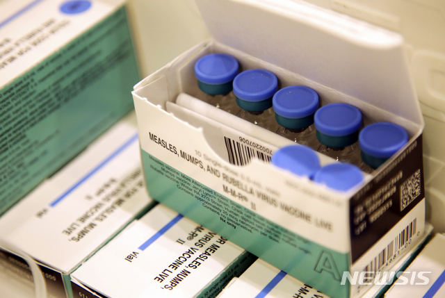【퍼모나=AP/뉴시스】 뉴질랜드 오클랜드 지역에서 올해 초부터 현재까지 1300명 이상의 홍역 환자가 발생했다고 1일 가디언이 보도했다. 사진은 지난 3월27일 미국 뉴욕 퍼모나의 보건소에 홍역 백신이 놓여있는 모습. 2019.10.01.