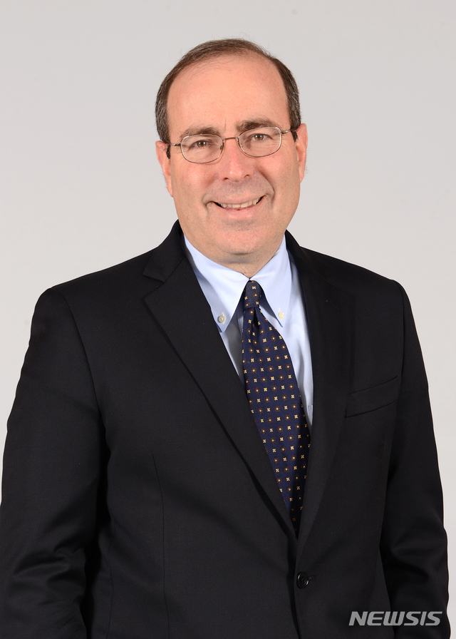 associate_pic4