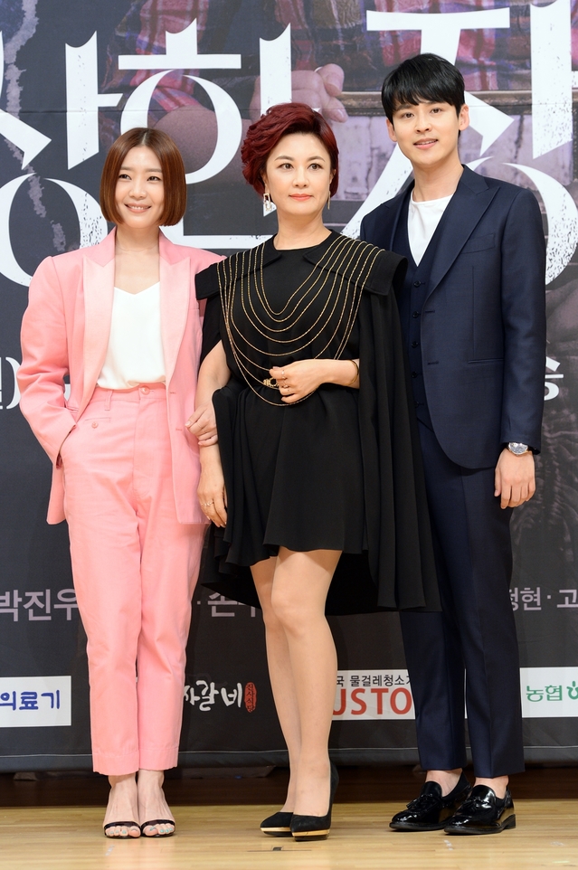 왼쪽부터 신다은, 김혜선, 박진우