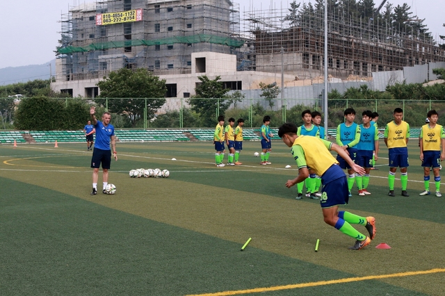 미래를 위한 투자…전북, 리옹 유소년 코치 초빙