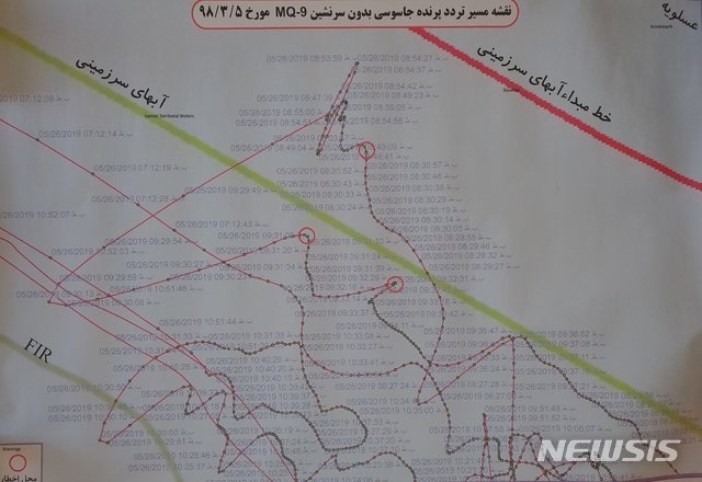 【서울=뉴시스】모하마드 자바드 자리프 이란 외무장관은 22일(현지시간) 자신의 트위터에 미국 무인정찰기 MQ-9가 지난달 26일에도 이란 영공을 침입했다며 비행 괘적을 공개했다. 2019.06.24