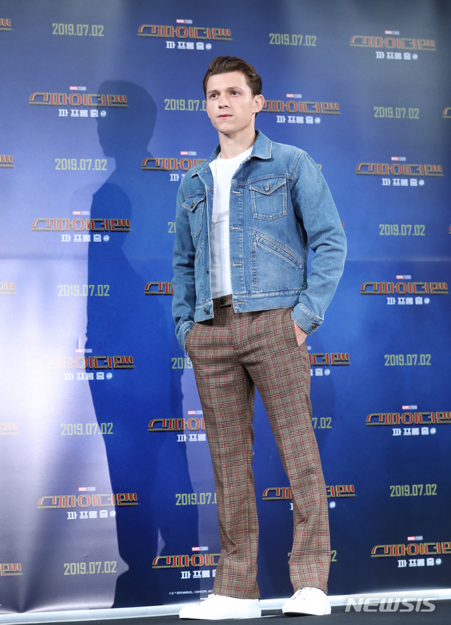 【서울=뉴시스】조수정 기자 = 배우 톰 홀랜드(Tom Holland)가 영화 '스파이더맨 : 파 프롬 홈' 내한 기자간담회가 열린 1일 오전 서울 종로구 포시즌스호텔에서 포즈를 취하고 있다. 영화 '스파이더맨 : 파 프롬 홈'은 2일 개봉한다. 2019.07.01. chocrystal@newsis.com