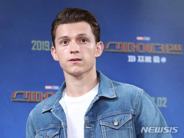 【서울=뉴시스】조수정 기자 = 배우 톰 홀랜드(Tom Holland)가 영화 '스파이더맨 : 파 프롬 홈' 내한 기자간담회가 열린 1일 오전 서울 종로구 포시즌스호텔에서 포즈를 취하고 있다. 영화 '스파이더맨 : 파 프롬 홈'은 2일 개봉한다. 2019.07.01. chocrystal@newsis.com