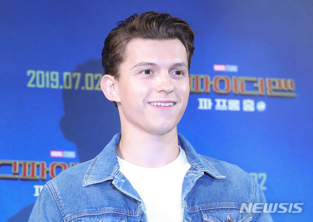 【서울=뉴시스】조수정 기자 = 배우 톰 홀랜드(Tom Holland)가 영화 '스파이더맨 : 파 프롬 홈' 내한 기자간담회가 열린 7월1일 오전 서울 종로구 포시즌스호텔에서 포즈를 취하고 있다. 2019.07.01. chocrystal@newsis.com