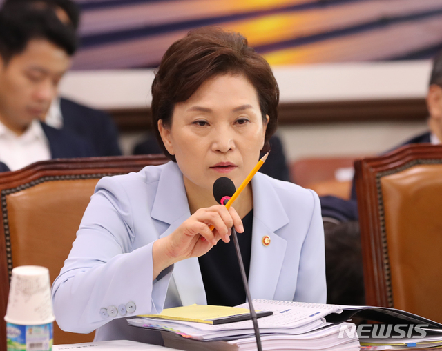 김현미 장관 "택시개편방안, 상생발전·서비스 혁신  목표" 