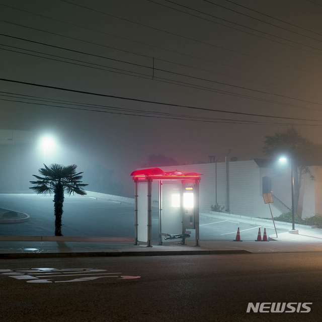 【서울=뉴시스】김경호, The Foggy Night, Untitled #1, 2017, 잉크젯 프린트, 20.3×20.3cm