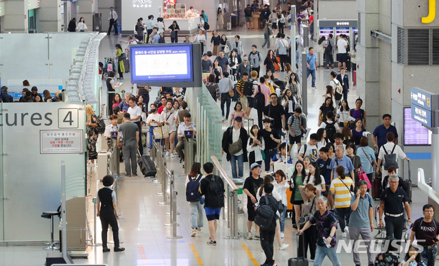 국제이동자 148만명 '역대 최대'…"외국인 관광객 늘어" 