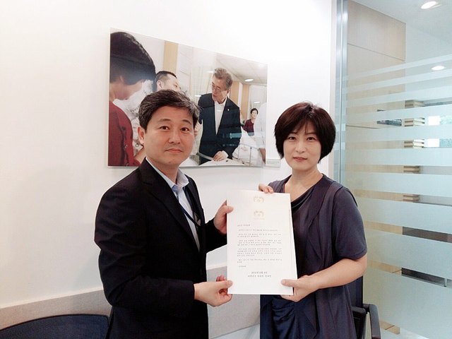 김영배 민정비서관(왼쪽), 고은주 작가 ⓒ고은주 페이스북 