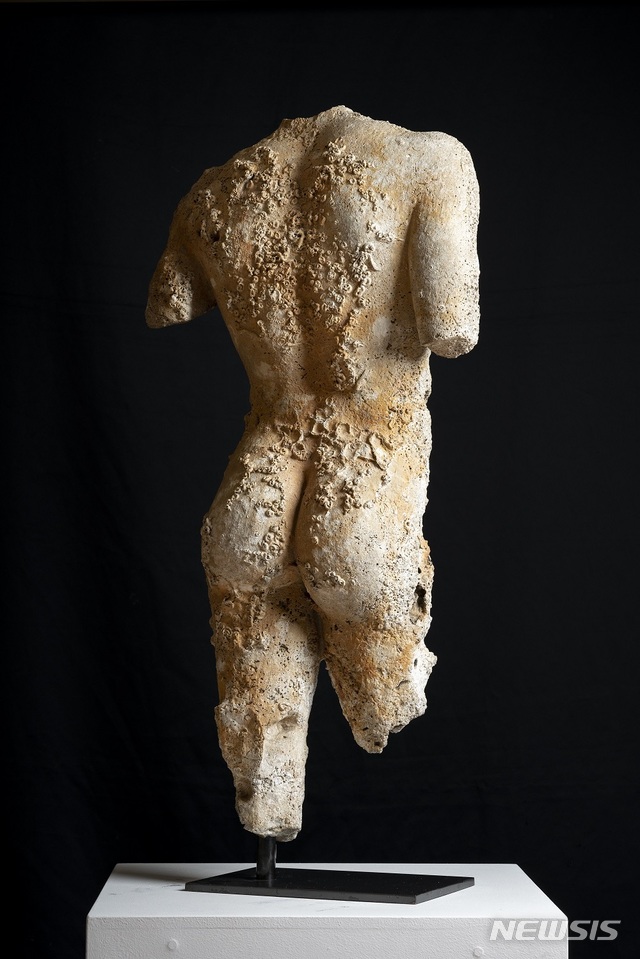 【서울=뉴시스】헬레니즘 양식의 남성 토르소, 높이 83.8cm, 지중해, 대리석, 기원전 300-100