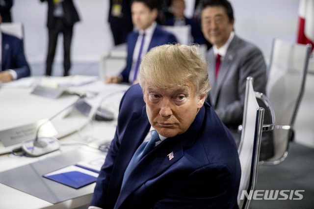 【비아리츠=AP/뉴시스】도널드 트럼프 미국 대통령이 25일(현지시간) 프랑스 비아리츠에서 열린 주요 7개국(G7)정상회의에 참석한 모습. 2019.08.25. 