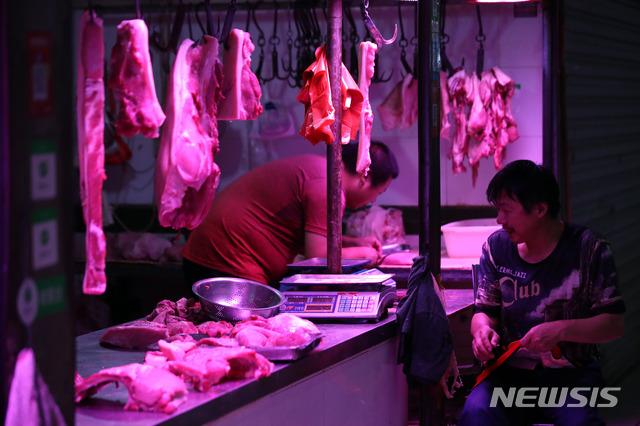 중국 10월 CPI 3.8% 상승 …돼지고기 가격 101.3% 올라