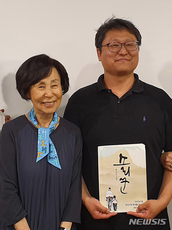 손숙(왼쪽), 조정래