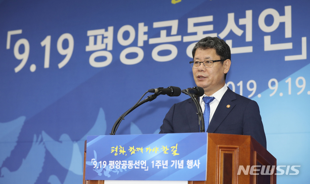 [행정부처 여론조사]농식품부, 돼지열병 총력 대응 정책지지도 '껑충'…통일부 '급락'