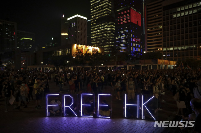 【홍콩=AP/뉴시스】19일 홍콩 센트럴 에든버러 광장에서 시위대가 기도회를 열었다. 2019.10.20. 
