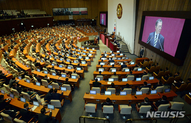 【서울=뉴시스】장세영 기자 = 문재인 대통령이 22일 서울 여의도 국회에서 2020년도 예산안 시정연설을 하고 있다. 2019.10.22. photo@newsis.com