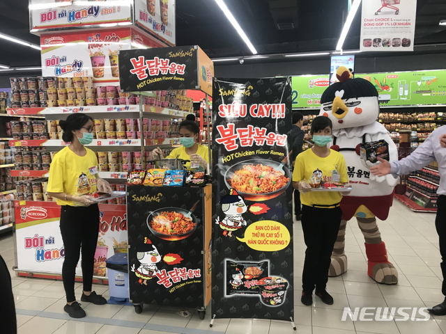 한국의 '빨간맛' 베트남에서 인기…한국기업 진출도 활발
