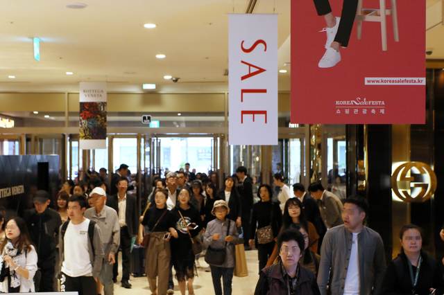 롯데·신세계·현대백화점, 올해 마지막 정기 세일 돌입