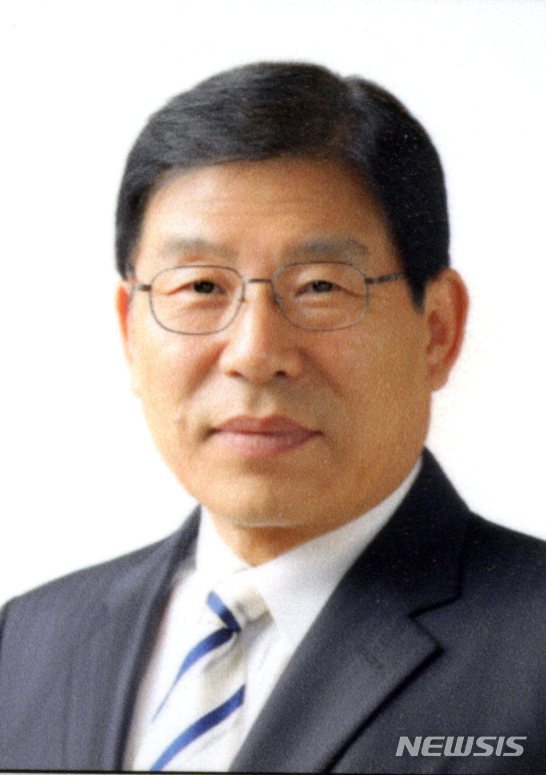 [전주=뉴시스]윤난슬 기자 = 김형중(72) 전 전북여자고등학교 교장. 