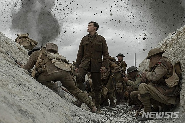 [서울=뉴시스] 영화 '1917'. (사진=스마일이엔티 제공) 2020.01.10. photo@newsis.com