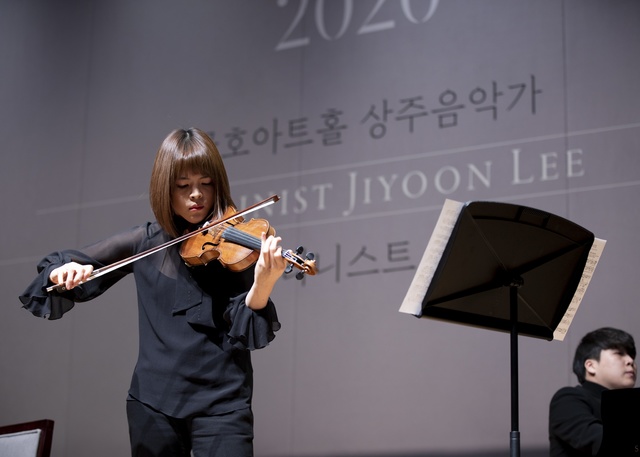 [서울=뉴시스] 금호아트홀 상주음악가 이지윤. (사진 = 금호아시아나문화재단 제공) 2020.01.14. realpaper7@newsis.com