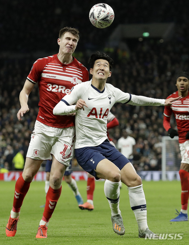 Middlesbrough&#039;s Paddy McNair, left, and Tottenham&#039;s Son Heung-min challenge for the ball during the English FA Cup third round replay soccer match between Tottenham Hotspur and Middlesbrough FC at the Tottenham Hotspur Stadium in London, Tuesday, Jan. 14, 2020.(AP Photo/Matt Dunham)