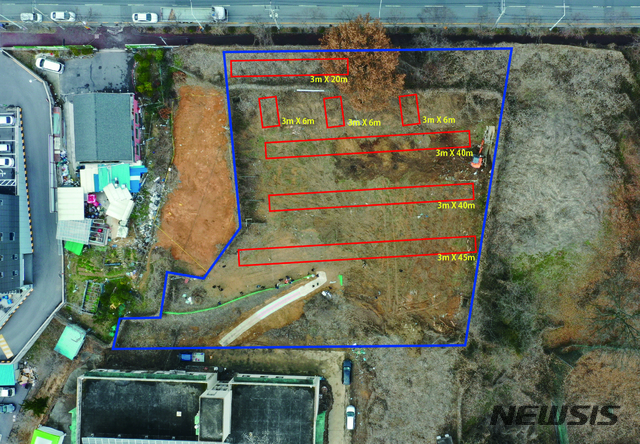 [광주=뉴시스] 신대희 기자 = 옛 광주교도소 북쪽 무연고 수형자 공동묘지 주변 경비교도대 뒤편 2888㎡ 부지 발굴 장소를 7구역(빨간 선)으로 나눈 모습. 