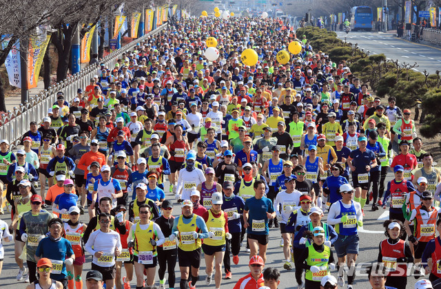 [밀양=뉴시스] 지난해 경남 밀양시 아리랑 마라톤대회 모습 . (사진=뉴시스 D/B) 2020.01.30. photo@newsis.com