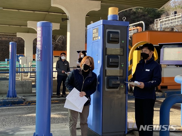 '코로나19' 예방 홍보하는 도로공사 대구경북본부 직원들 (사진=한국도로공사 제공)