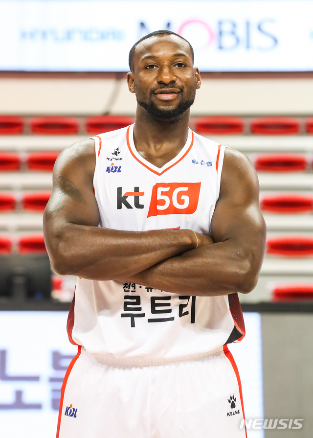 [서울=뉴시스]프로농구 KT 앨런 더햄 (사진 = KBL 제공)