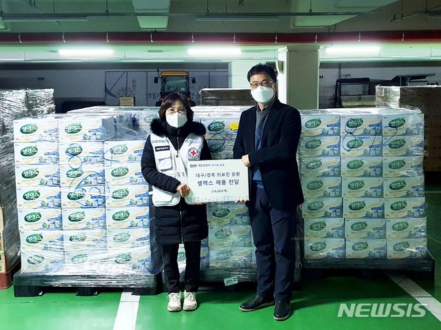 [서울=뉴시스] 매일유업이 5일 대한적십자사에 대구경북의료진 지원을 위한 제품 1만4000개를 전달했다.