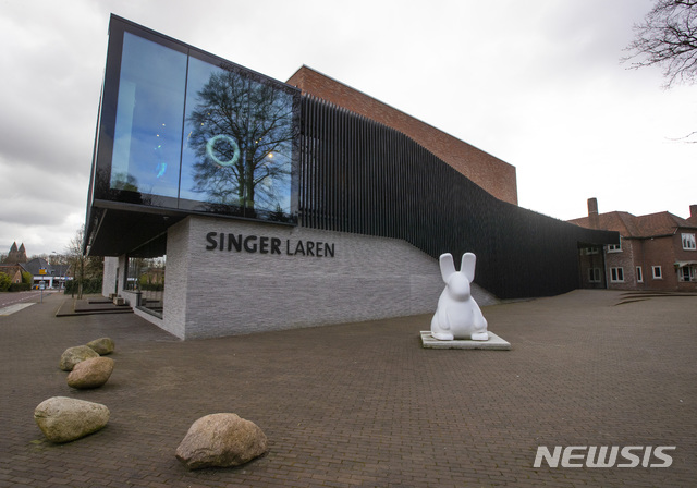 [라렌(네덜란드)=AP/뉴시스]30일 네덜란드 라렌에 있는 싱거 라렌 박물관 외부 전경. 이 박물관은 이날 빈센트 반 고흐의 그림이 밤 사이에 도난당했다고 밝혔다. 2020.3.30