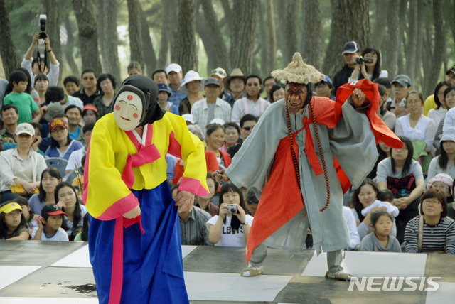 [서울=뉴시스] 하회별신굿탈놀이.(사진=문화재청 제공) 2020.4.1 photo@newsis.com