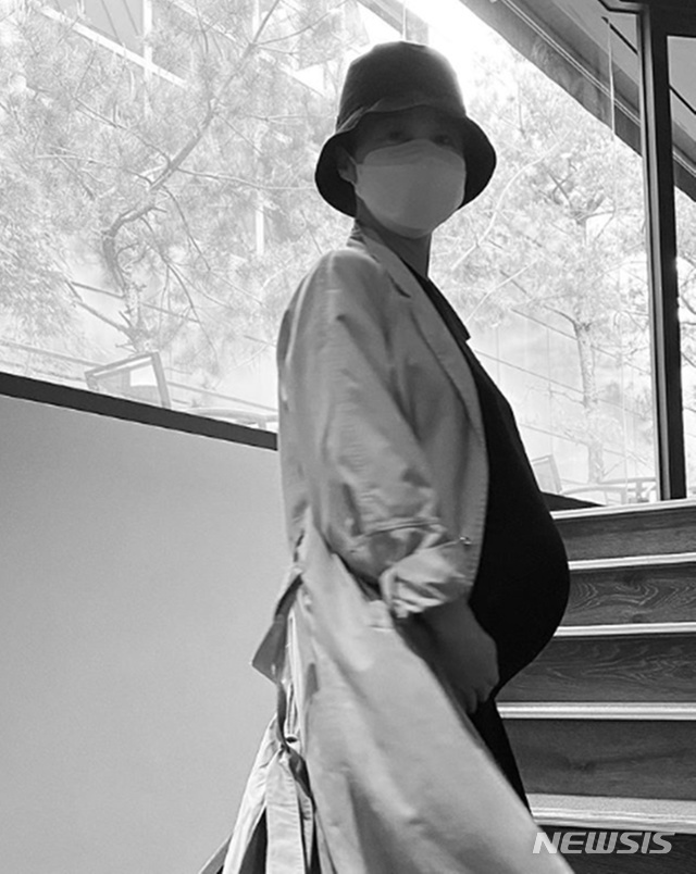[서울=뉴시스] 배우 서영희가 둘째 임신 소식을 전했다. (사진=서영희 인스타그램) 2020.04.21. photo@newsis.com 