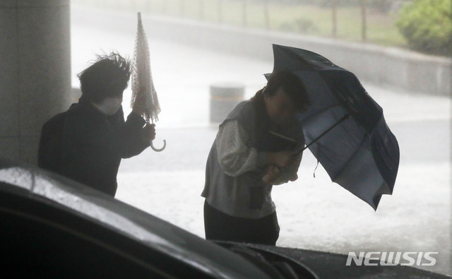 인천, 정체전선 영향 다시 '장마'…내일까지 최대 300㎜ 폭우