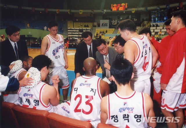 [서울=뉴시스] 32연패를 당한 1998~1999시즌의 대구 동양. (사진 = KBL 제공)