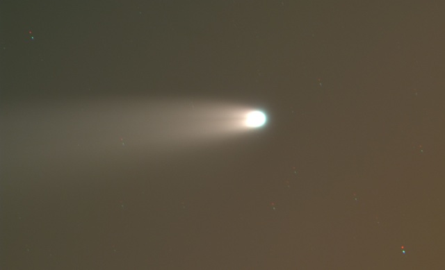 [서울=뉴시스] 15일 12시 35분 미국 애리조나 레몬산 천문대에 위치한 OWL-Net 4호기로 관측한 니오와이즈 혜성.(사진=천문연 제공)