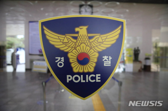 [서울=뉴시스] 스캠 코인(사기를 목적으로 만든 암호화폐)이라는 의혹이 제기된 '위너즈 코인' 발행 업체에 대해 경찰이 강제 수사에 들어갔다.