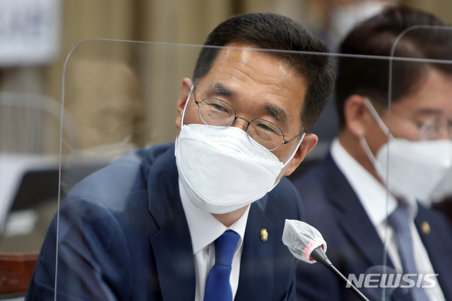 [광주=뉴시스] = 김주영 더불어민주당 의원. (사진=광주전남사진기자회 제공) 2020.10.20. photo@newsis.com *재판매 및 DB 금지