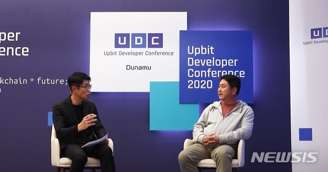 [서울=뉴시스] 11월 30일 '업비트 개발자 컨퍼런스 2020(UDC 2020)' 오프닝 토크에서 이석우 두나무 대표가 발언 중이다.