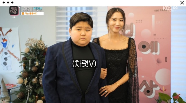 [서울=뉴시스] 24일 오후 방송된 '2020 KBS 연예대상' 오윤아와 아들 민이 (사진 = KBS) photo@newsis.com