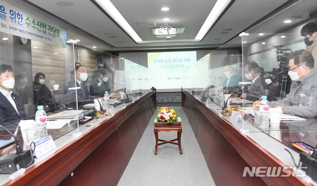 [서울=뉴시스] 지난 1월19일 오후 강원도 동해시 한국동서발전 동해바이오발전본부에서 한국판 뉴딜 확산을 위한 수소산업 관련업계 간담회가 열리고 있다. (사진= 뉴시스 DB) photo@newsis.com