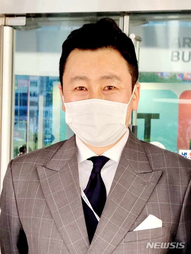 associate_pic