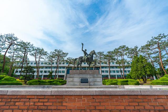 [수원=뉴시스] 아주대학교 선구자상. 2021.6.30. (사진=아주대학교 제공) *재판매 및 DB 금지