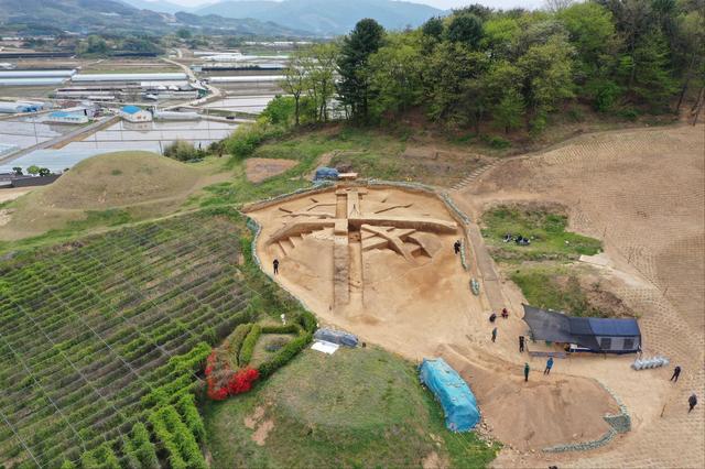 [서울=뉴시스]남원 유곡리·두락리 고분군 제30호분 발굴 현장 전경 (사진 = 문화재청 국립완주문화재연구소) 2021.7.28. photo@newsis.com