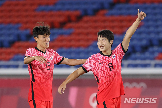 [요코하마(일본)=뉴시스] 이영환 기자 = 28일 오후(현지시간) 일본 요코하마 국제종합경기장에서 열린 2020 도쿄올림픽 남자축구 B조 3차전 대한민국과 온두라스의 경기, 대한민국 이강인이 골을 넣은 뒤 세리머니를 하고 있다. 2021.07.28. 20hwan@newsis.com