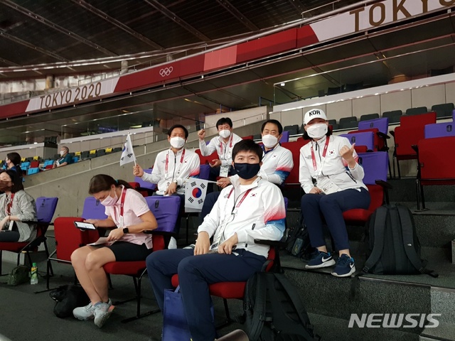[도쿄=뉴시스] 유승민은 IOC 위원은 1일 도쿄체육관에서 열린 2020 도쿄올림픽 탁구 경기를 관전했다. 유 위원은 이기흥 대한체육회장, 정강선 전북체육회장, 김재무 전남체육회장 등과 함께 응원을 했다.