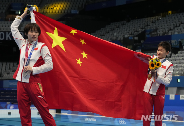 [도쿄=AP/뉴시스]8월 일본 도쿄올림픽에서 메달을 딴 중국 다이빙 선수들. 2021.08.05.