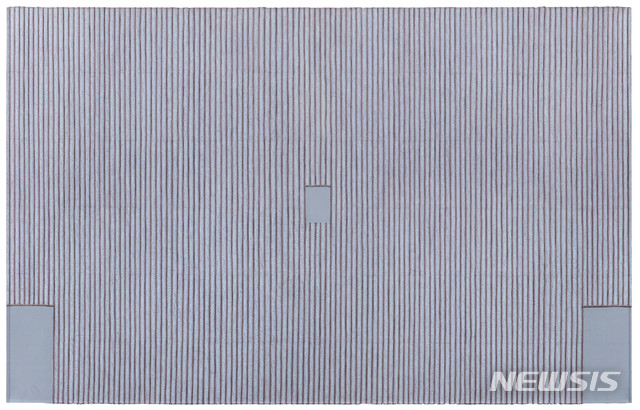 [서울=뉴시스] 박서보, 묘법 No. 050314, mixed media with Korean paper laid on canvas, 259.1×193.9cm (200), 2005, 추정가 5억5000만~8억원.